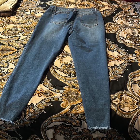 I’m selling blue jeans size 14 - Picture 2 of 2